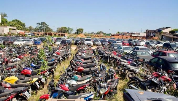 Detran/AC autoriza 1º leilão de veículos de 2025 com mais de 100 lotes; lance inicial é de R$ 491